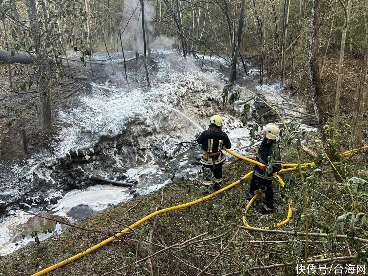 乌克兰一输油管道破裂并引发火灾