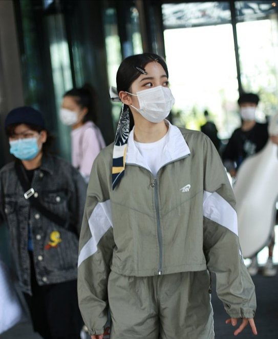  欧阳|欧阳娜娜私服满满青春气息，学会以下几点，你就是最时尚的女孩