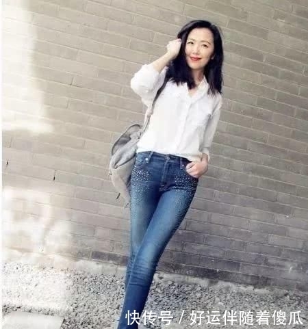 牛仔裤|牛仔裤穿出时尚感，彰显舒适自在的简约个性
