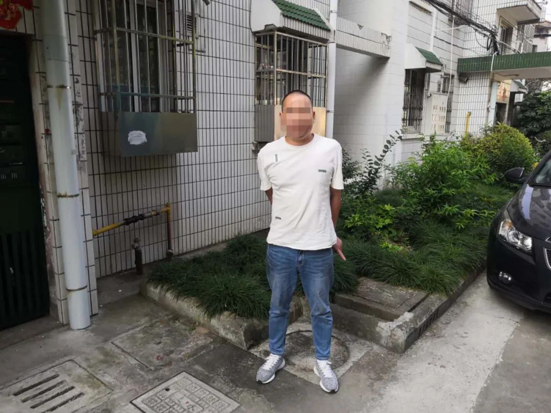 派出所|上周六，她到城桥派出所投案自首……