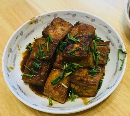 下厨|婚后爸妈来看我，我下厨做了一桌菜招待，吃完饭后婆婆板起了脸！