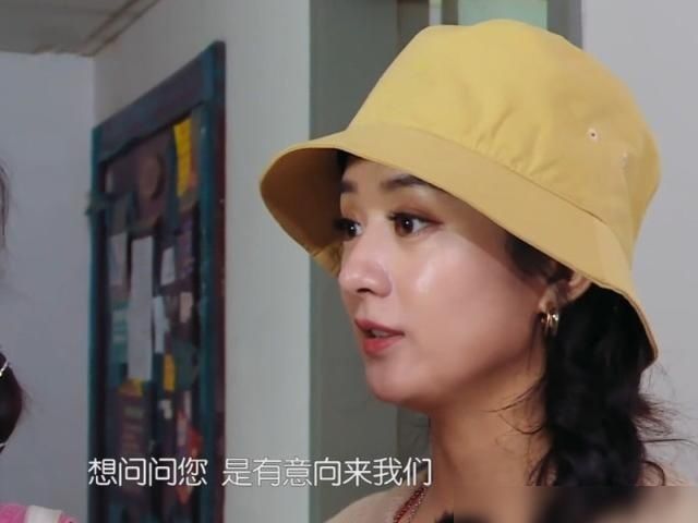  赵丽颖|李浩菲问客人：你认识赵丽颖吧？得到否定答案，颖宝反应暴露素养