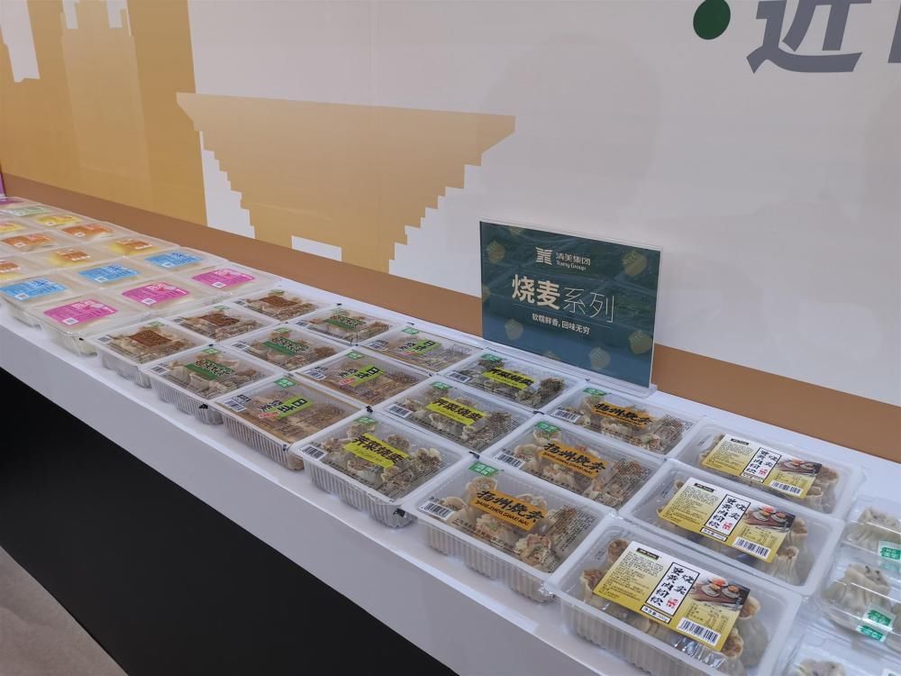 停不下来|牛奶搭配手抓饼、色拉就着豆浆喝,上海“共享早餐”根本停不下来