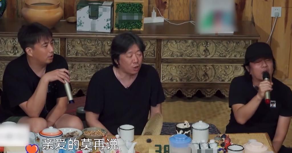  客人|《向往4》嘉宾合照， 许光汉蹲在角落，得知C位客人身份就理解了