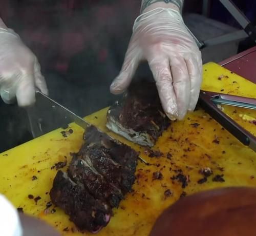  不了|国外乡村集市上的汉堡，看个头就知道吃不了亏，还是乡村套路少啊