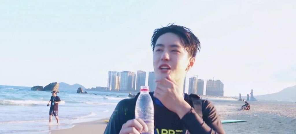  王一博|王一博在海上放飞自我，黄轩：管不住了