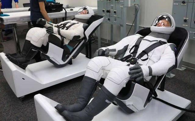  衣服|全世界最昂贵的衣服，内部堪比小型飞船，美国只有4套