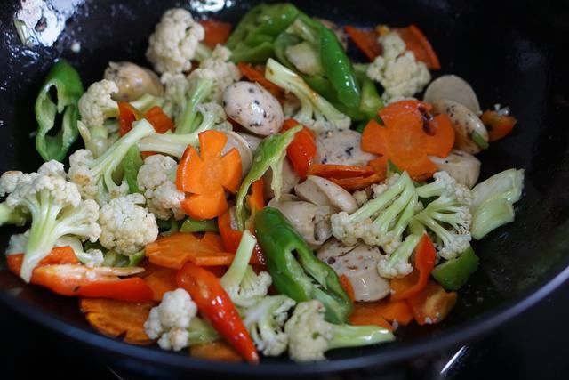  胡萝卜|天热不想做饭，5分钟一盘菜，简单又滋补，老少都爱吃