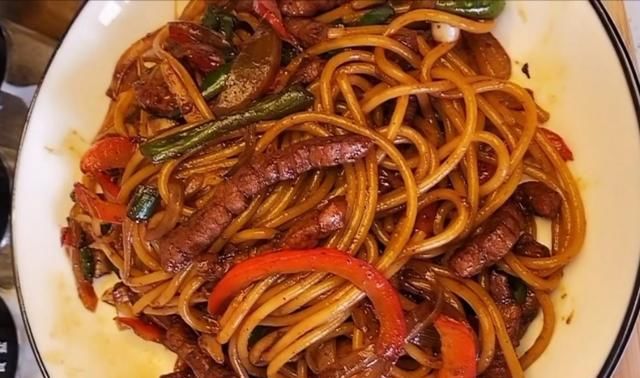 黑椒牛柳意面|想吃意面自己在家做,既好吃又省钱,面条根根有味又富有嚼劲