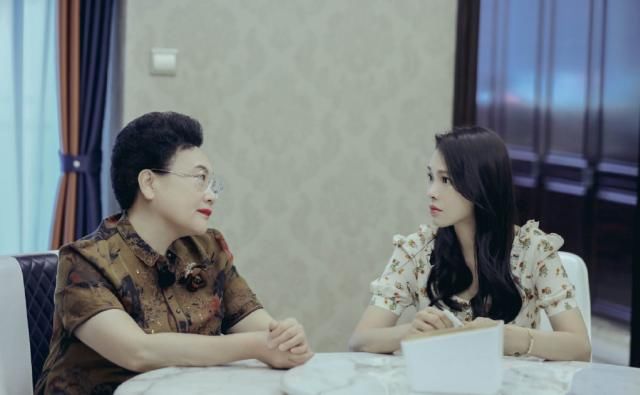  委屈|伊能静委屈落泪，称被误会很痛苦，网友：错了就认别找借口