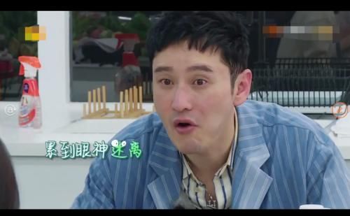  好笑|心酸又好笑！黄晓明搬行李累出三眼皮，脱妆后撞脸于小彤