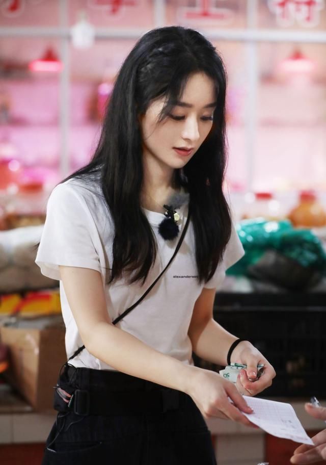  审核不仔细|《中餐厅》官博致歉赵丽颖，是失误还是炒作？观众仍需理性吃瓜