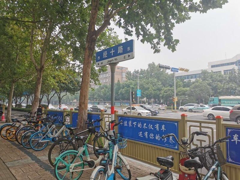 通行|非机动车乱停放，市民通行难！街道：进一步加强管理