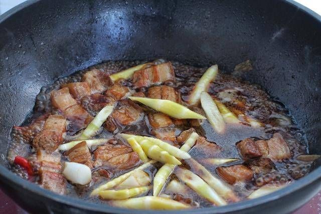 红烧肉|不焯水不放油也能做出美味红烧肉，色泽红润不腻人，吃起来真过瘾