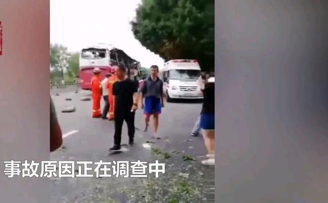  人员|山东济南一大巴车途中发生爆炸，受爆炸波影响，旁边商铺受损严重