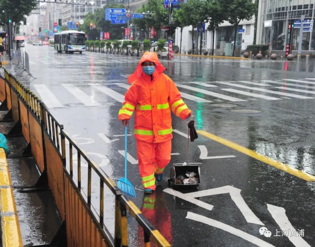  即景|图说黄浦｜“暴力梅”又来，雨中即景感受城市“温度”