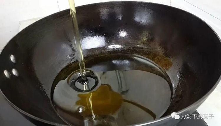  简单|油条这做法才简单，切一切炸一炸，个个焦脆又香甜，学会能开店了