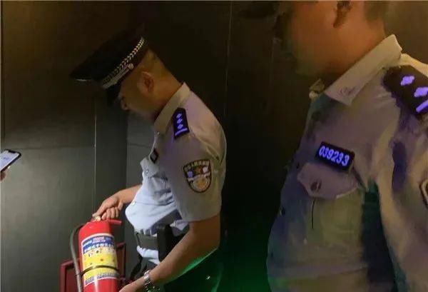 娱乐场所|突击!阜阳警方夜查娱乐场所!