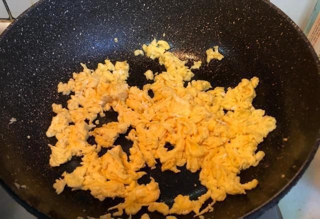 好看|这种鱼高蛋白低脂肪,用它炒蛋味道鲜还没刺,加点配菜好看更营养