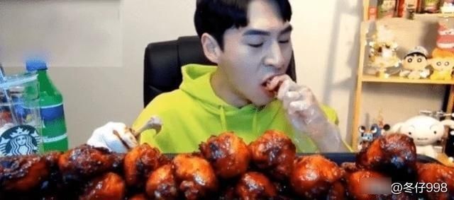 穿帮|大胃王吃58个“炸鸡腿,张开嘴瞬间穿帮了,网友骗三岁小孩吗