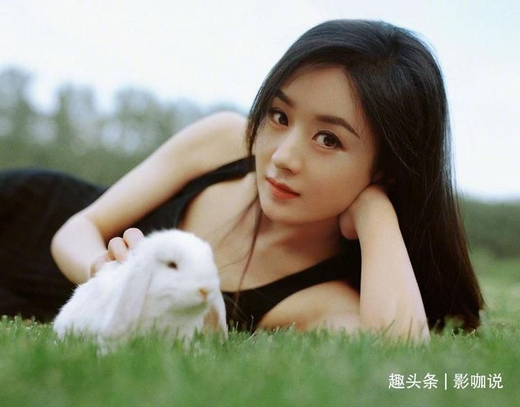  赵丽颖|赵丽颖发新写真，粉色波点抹胸裙，《中餐厅》至今未回应