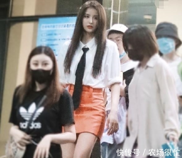 传说中|王一博师妹成《快本》主持备选,同款性格遭吐槽:又一个站桩木头