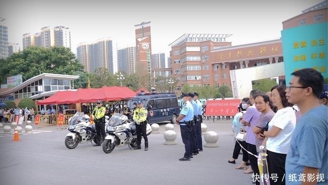  背影|高考现场的重型机车护送队，不但背影很美，还很帅