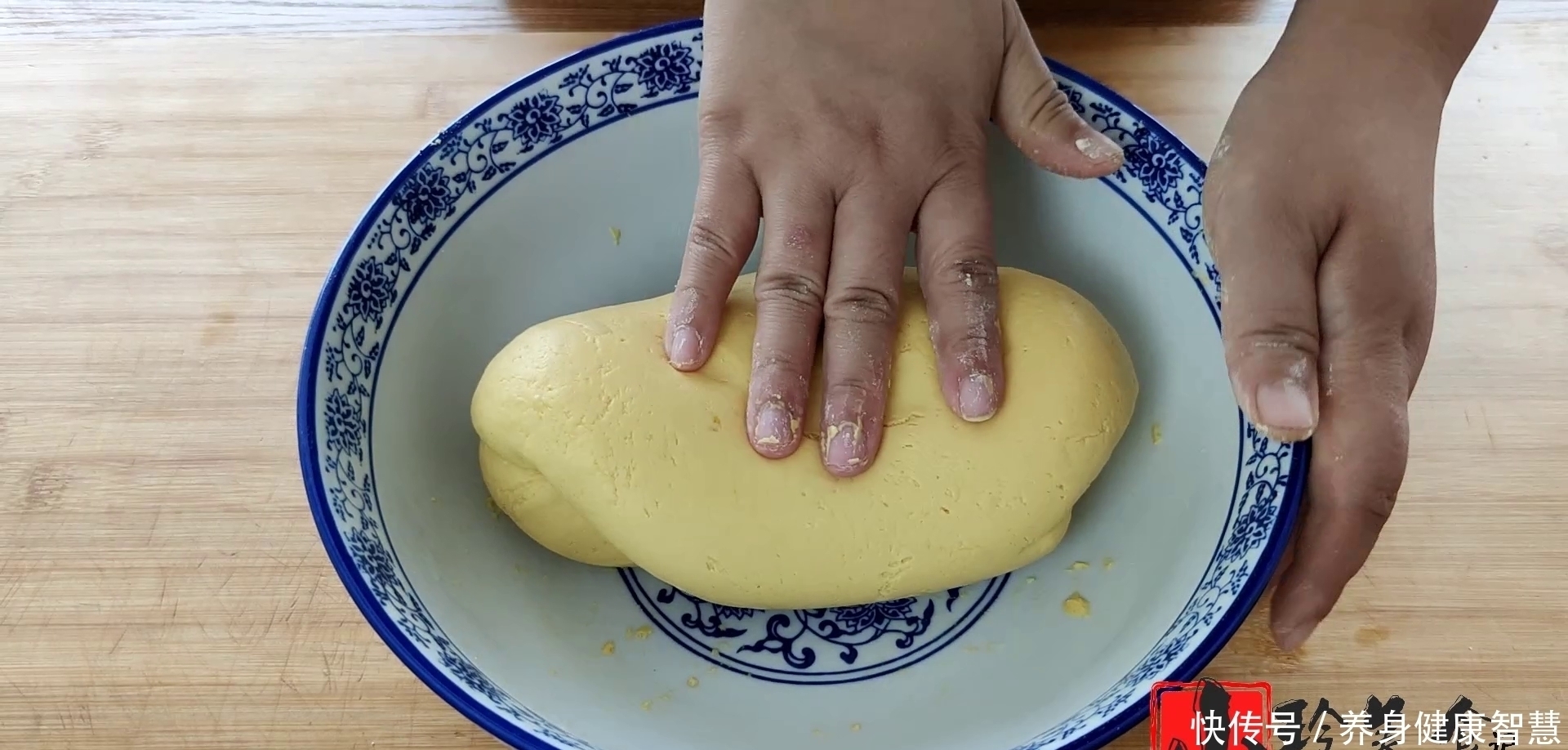 无水|南瓜饼又出新做法了,无水无油,软糯香甜又劲道,全家人都爱吃