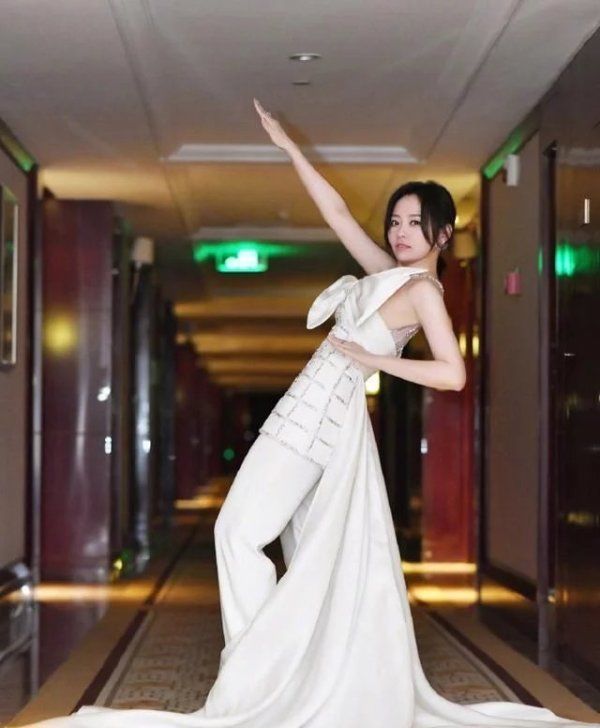  亮相|张靓颖突破亮相说唱综艺，被赞衣品大变好看，素颜也美丽