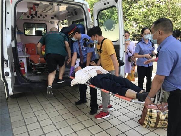  幸好|男子列车上口吐白沫抽搐不止，幸好遇到了他们……