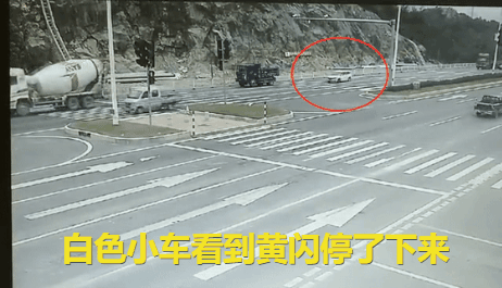  瞬间|女司机珠海大桥遇惊魂！大车飞车侧翻被压瞬间，她做这件事捡回一命！