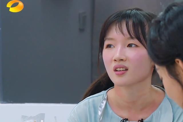  黄晓明|《中餐厅》全员热到脱妆，李浩菲紫外线过敏，赵丽颖太让人心疼了