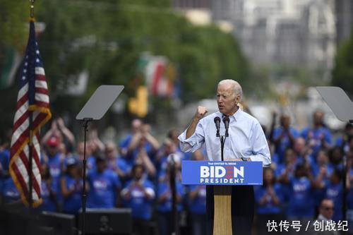 主持人|一天掉两次链子!拜登采访胡言乱语,主持人表情格外“微妙”