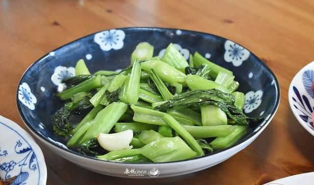  一家人|入秋了，这样做午餐清淡营养不秋燥不上火，2荤2素一家人吃得满足