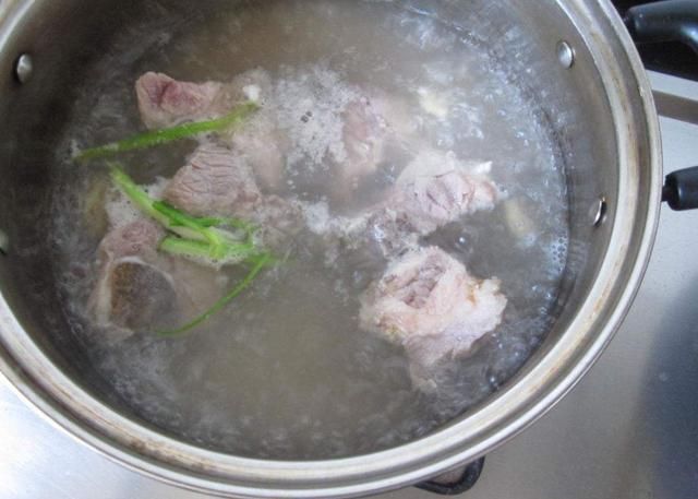  控制|低油饮食怎么做？教你7个做菜小技巧，多油变少油控制3小勺内