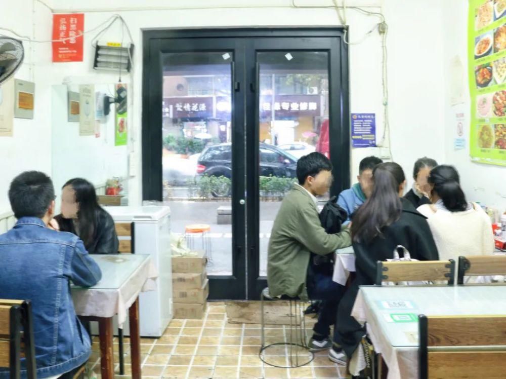 馆子|师大家属院对面的苍蝇馆子，每家5张桌，资深吃货才知道！