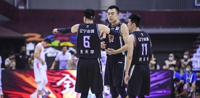 进攻|太惨了!贺天举低迷原因终于找到了,网友:杜锋这样很伤人