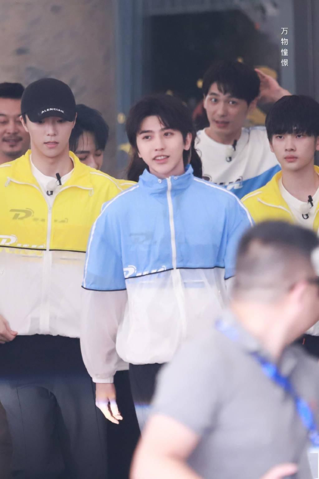  合体|帅哥成对，快乐翻倍！蔡徐坤、陈立农合体录制《奔跑吧》向粉丝打招呼