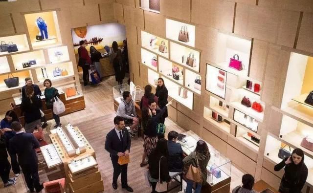  微信|我在微信群代购海南版iPhone，第二天人财两空