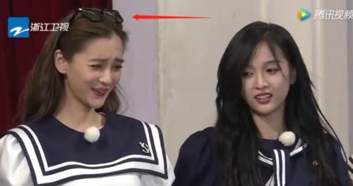 脱鞋|baby1米68,吴宣仪1米66,两人脱鞋同框后,这腿长差认真的?