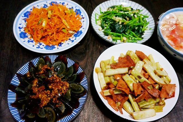  蒿子秆|一家三口的晚餐，四菜一汤，虽然素了点，但好吃有营养，全家都爱