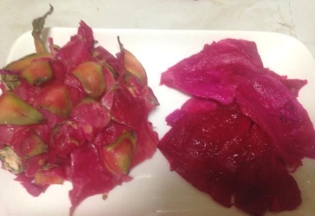 龙果皮|火龙果的皮还可以“入菜”,富含花青素,简单处理凉拌,一举三得