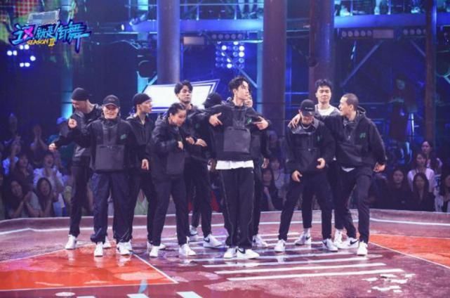  布布|《街舞3》中当王一博秀魔术“翻车”后有谁注意布布反应？太可爱