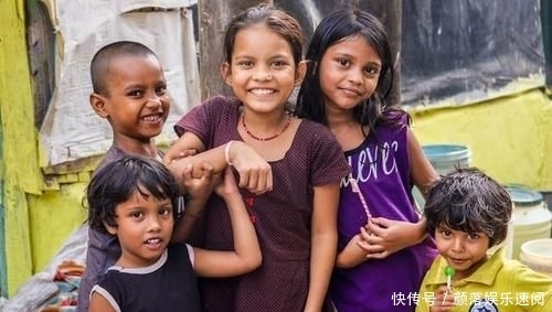 父母|孩子害羞不爱打招呼,该逼着他还是顺着他?两步引导来化解