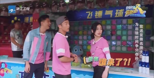  李晨|李晨撕名牌瘾戒不掉？家里收藏所有嘉宾名牌，李现王嘉尔的最显眼