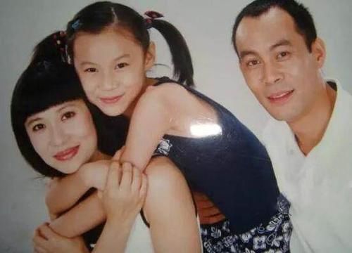  绯闻|“楚云飞”张光北，娶巩俐的同学回家，钱给媳妇管结婚30年0绯闻