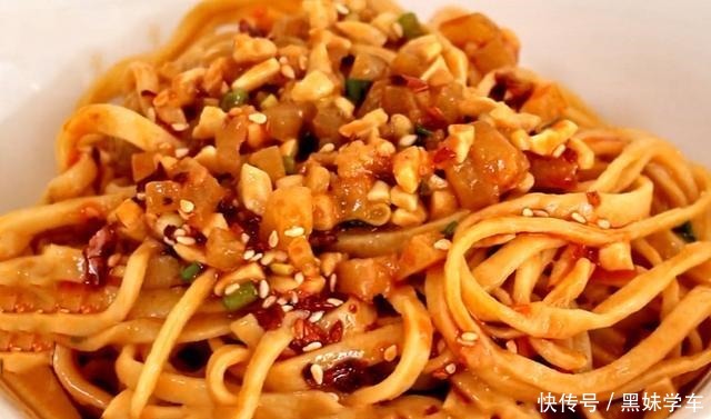 上桌|想吃手擀面别再出去买,教你在家做,几步就上桌,劲道十足,好吃