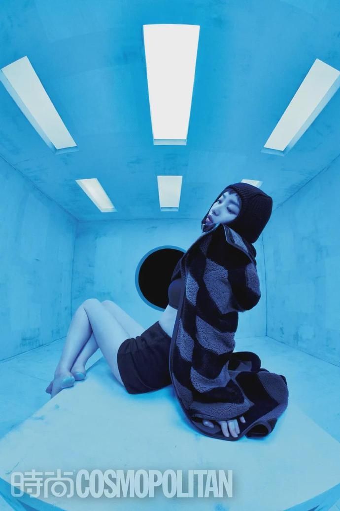 主题|组图：你看懂了吗？倪妮未来感“狮子座”主题写真大片