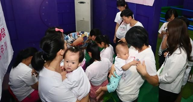 小哥|宝妈餐厅哺乳，年轻女子直言“请你出去”，邻桌小哥句句怼得痛快