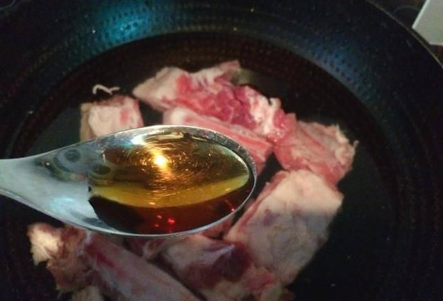 排骨汤|莲藕玉米排骨汤:免去煎炸烹煮炖炖就是一锅的美味补钙汤!